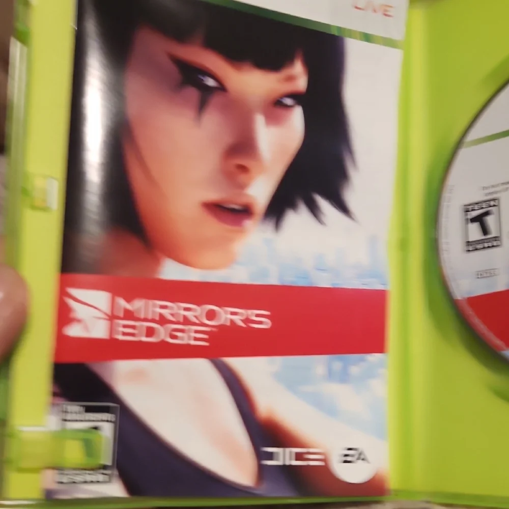 Mirror's Edge for Xbox 360 - - Green Case - Picture 6 of 7